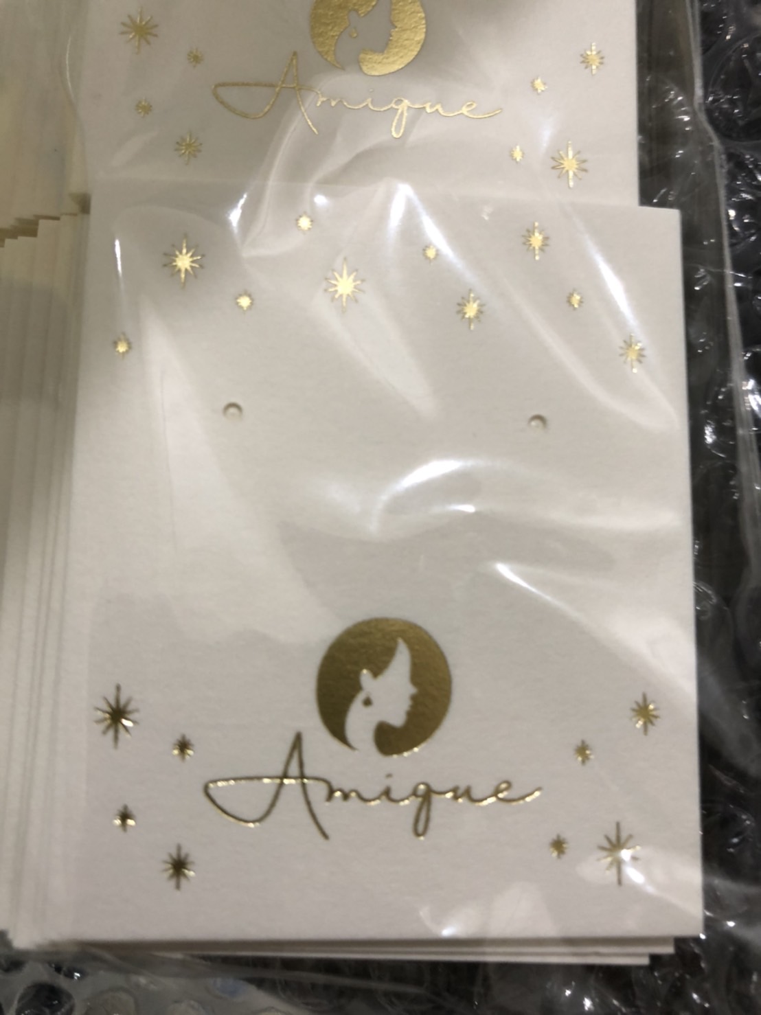 ピアスストアAmique ロゴ